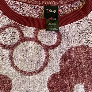 Disney sweater / like new / soft